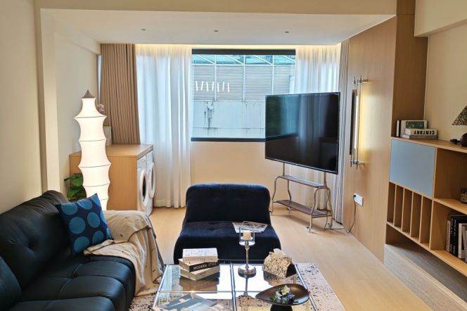 Spacious 1BR Apartment in Jing'an