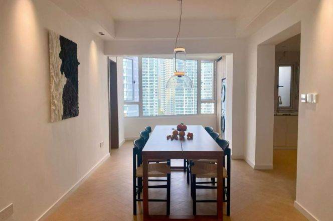 Spacious 3BR Apartment near West Bund with Outstanding View