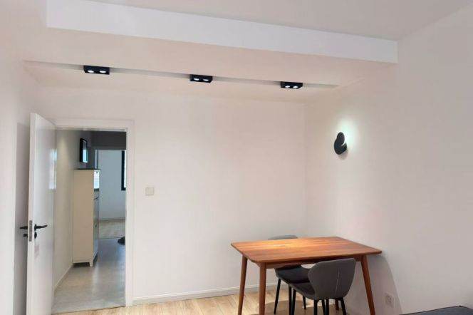 1BR Apartment in Jing'an