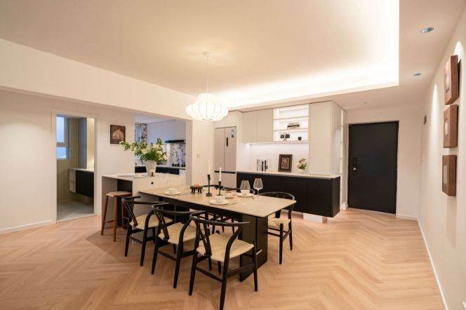 3BR Apartment near Hongqiao Rd Metro with Floor-to-Ceiling Windows (L3/L4/L10)