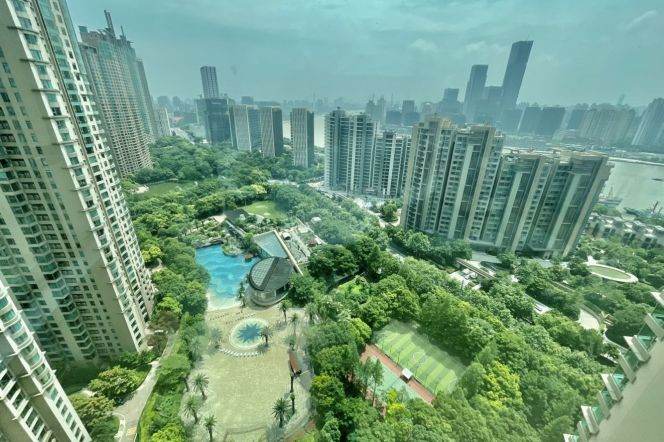 High-Floor Spacious 4BR Apartment near Shangcheng Rd Metro