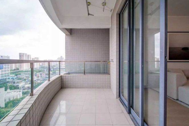 High-Floor 3BR Apartment near Century Park