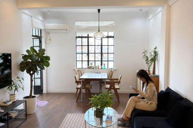 1BR Apartment near People's Square with River View (L10/L12)