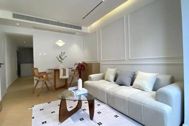 1BR Apartment in Jing'an (L7)