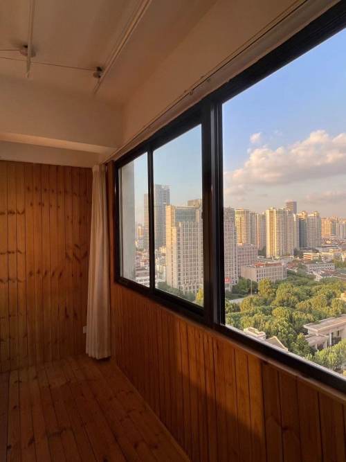 Housing image — Balcony