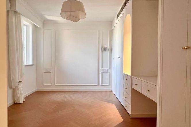 High-Floor 2BR Apartment near Xintiandi Metro (L9/L10/L13)