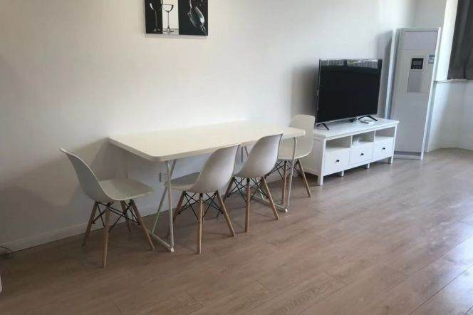 1BR Apartment in Jing'an (L2/L11)