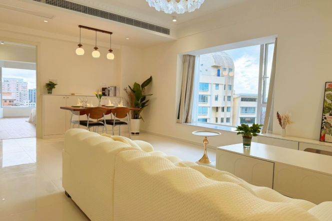 High-Floor 3BR Apartment in Xujiahui (L1/L9/L11)