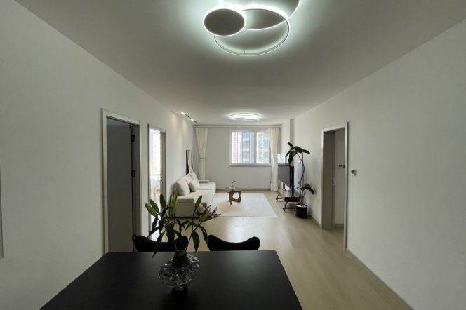 High-Floor 3BR Apartment in Jing'an (L2/L11)