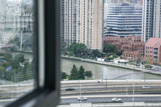 5BR Apartment near Jiangning Rd Metro with Terrace (L13)