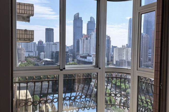 Spacious 3BR Apartment near Shanghai Jiao Tong University with Outstanding View (L10/L11)