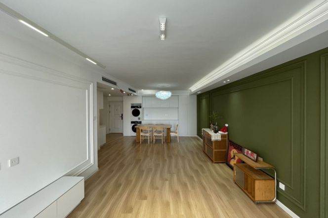 Spacious 2BR Apartment in Jing'an (L2/L11)