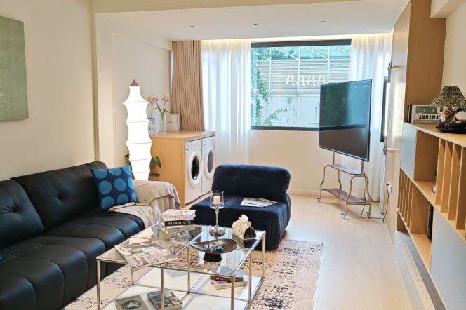 Spacious 1BR Apartment in Jing'an