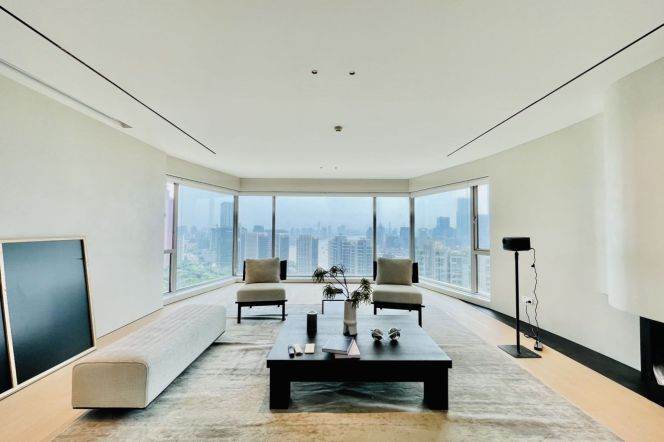 High-Floor Spacious 4BR Apartment near Shangcheng Rd Metro