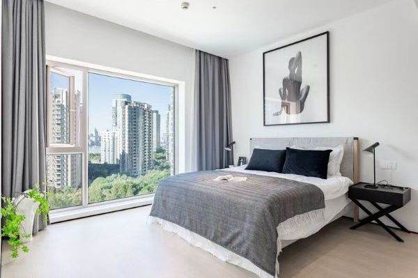 Spacious 2BR Apartment near Shangcheng Rd Metro