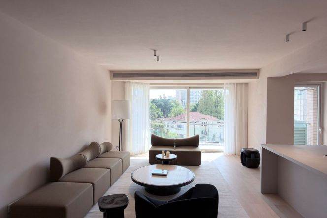 Spacious High-Ceiling 3BR Apartment in Old Xuhui with Floor-to-Ceiling Windows