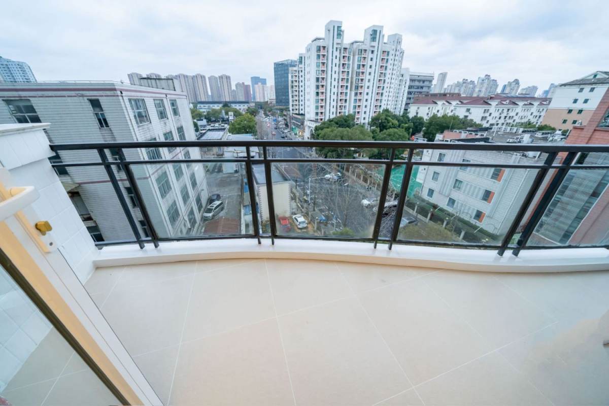 Housing image — Balcony