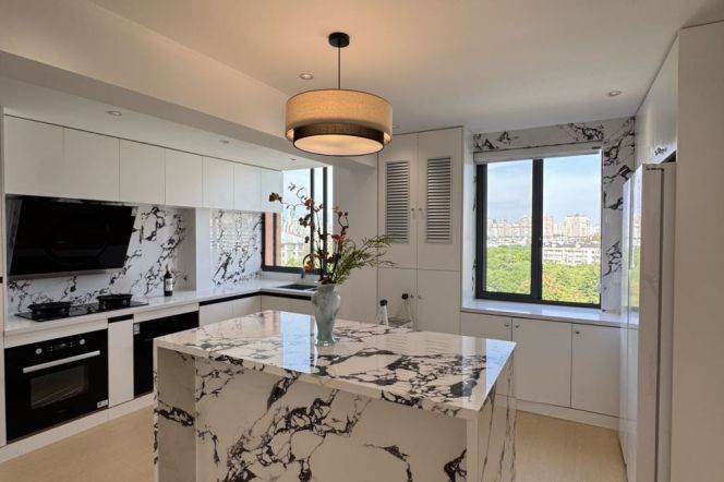 4BR Apartment near Maglev Train with Floor-to-Ceiling Windows