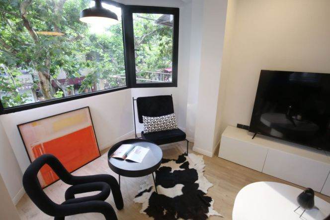 Spacious 1BR Apartment at Wuzhong Building (L1/L7/L10)