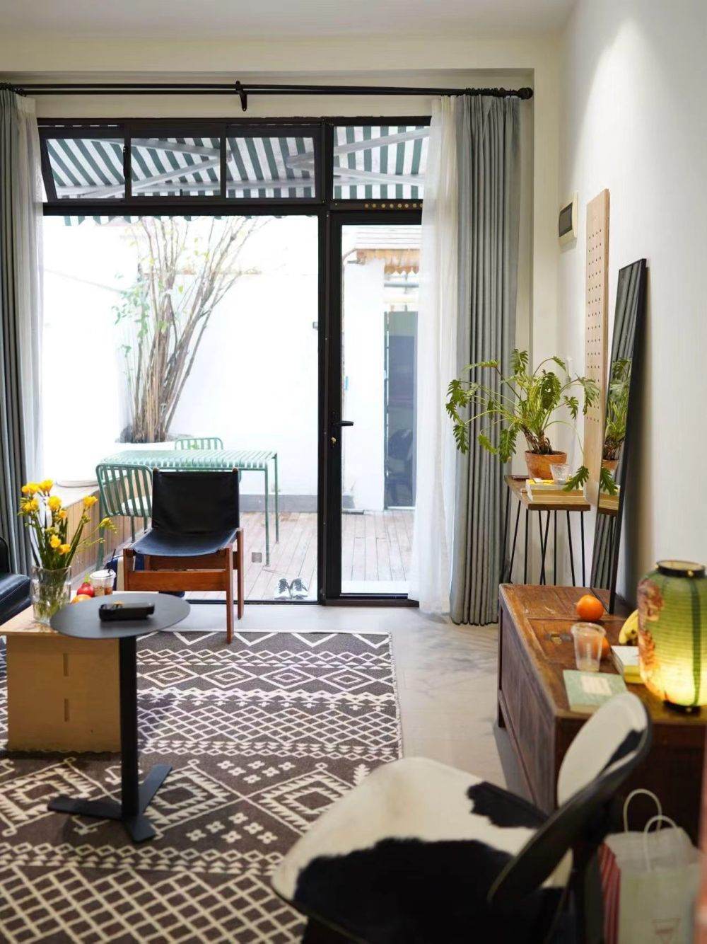 Housing image — Living Room
