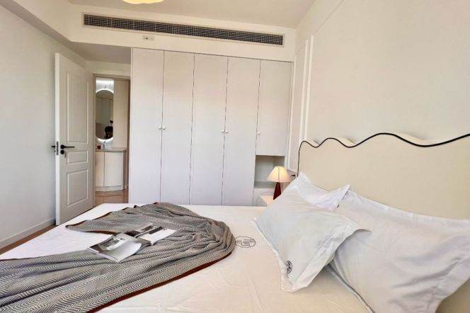 1BR Apartment in Xujiahui (L3/L4/L10)