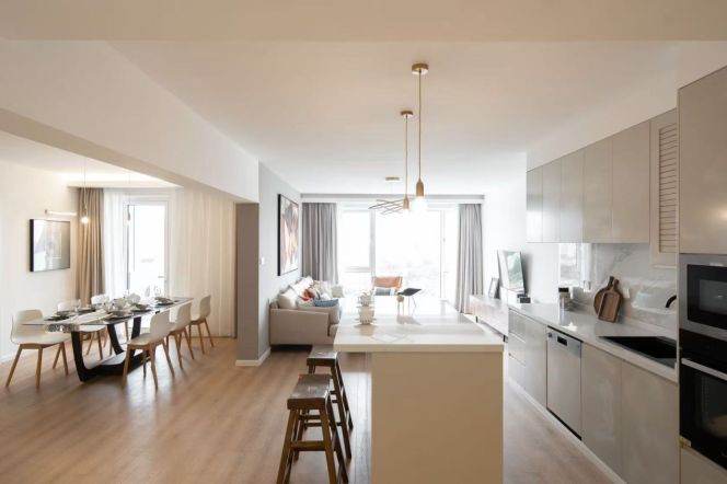 High-Floor Spacious 3BR Apartment in Old Xuhui with Floor-to-Ceiling Windows (L1/L10/L12)