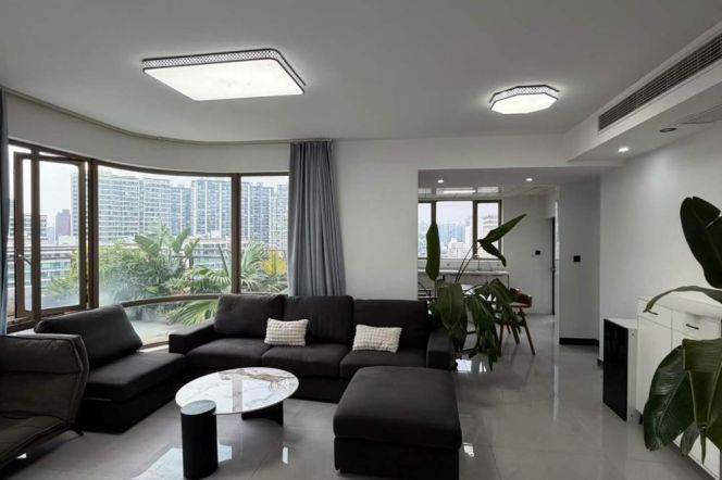 4BR Apartment in Jing'an with Green View (L13/L14)