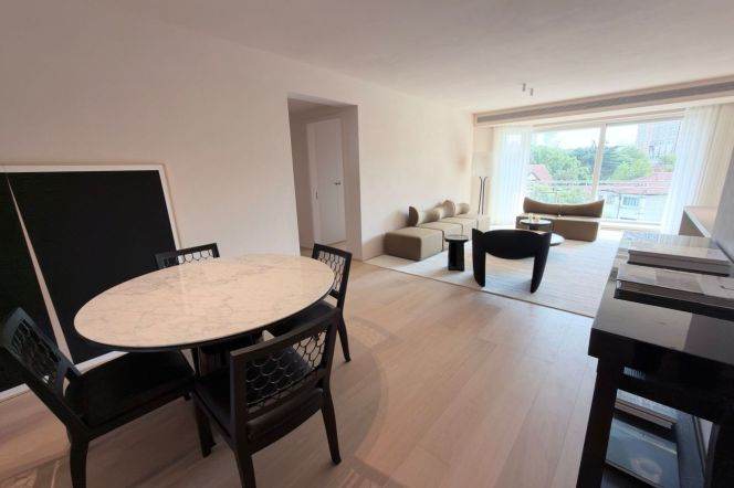 Spacious High-Ceiling 3BR Apartment in Old Xuhui with Floor-to-Ceiling Windows