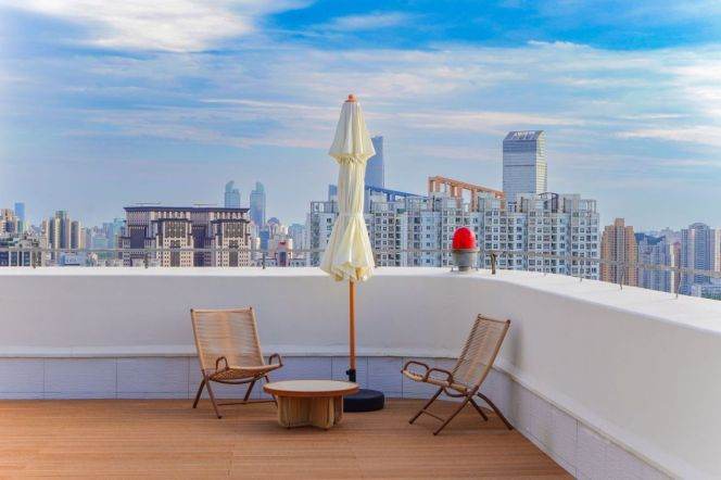 High-Floor Spacious High-Ceiling 4BR Apartment in Jing'an with Floor-to-Ceiling Windows (L2/L11)