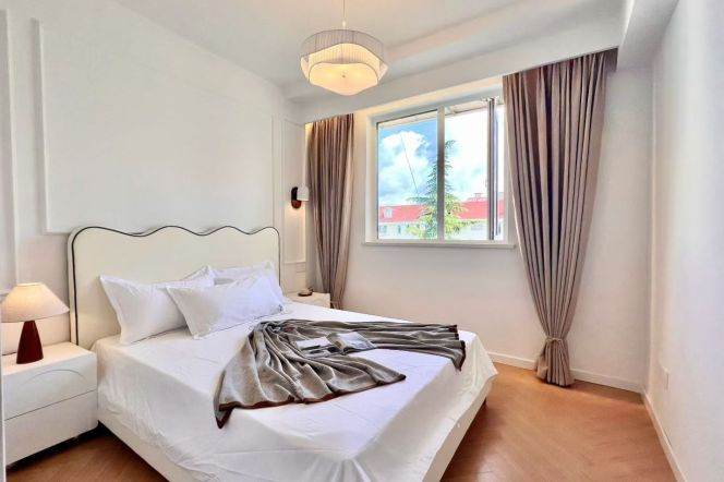 1BR Apartment in Xujiahui (L3/L4/L10)