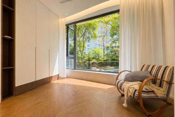 Spacious 2BR Apartment near East China Normal University Zhongshan Bei Lu Campus (L3/L4/L13)