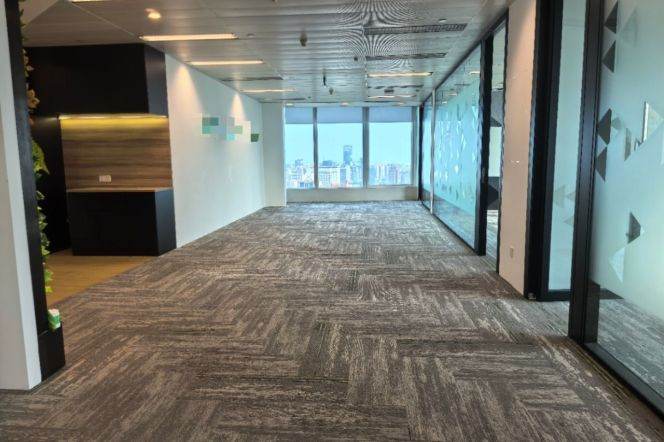 High-Floor Spacious Studio Office at Plaza 66