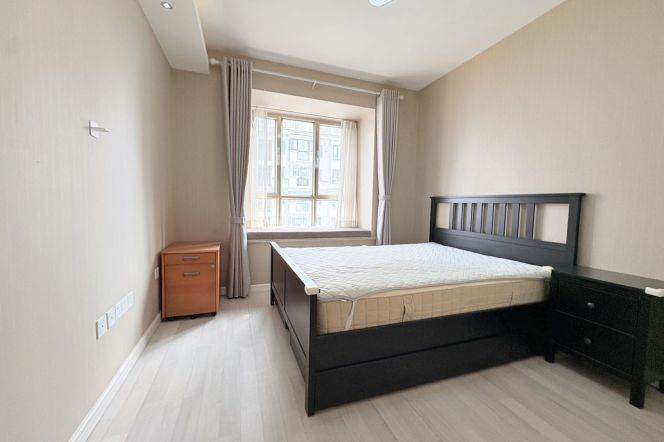 High-Floor 2BR Apartment near Zhongshan Park (L2/L3/L4)
