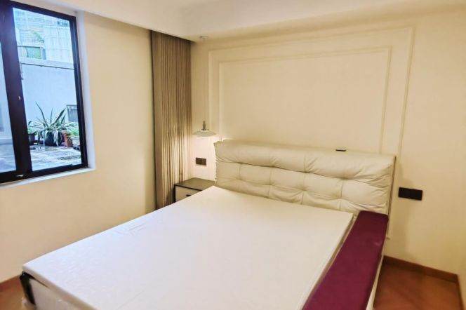 Spacious 1BR Apartment in Xujiahui with Terrace (L1/L9/L11)