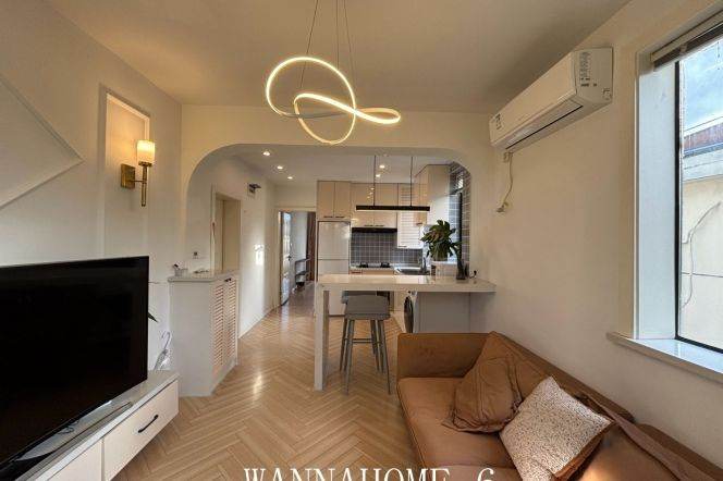 1BR Apartment in Old Xuhui (L10)
