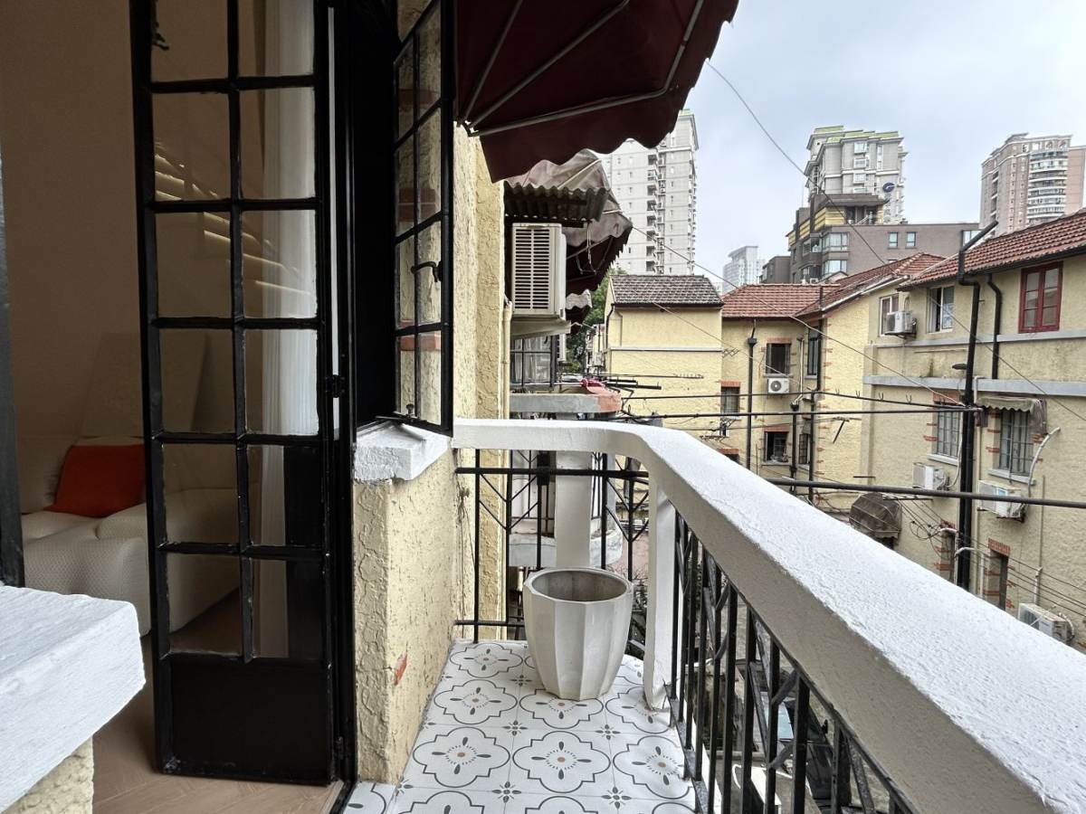 Housing image — Balcony