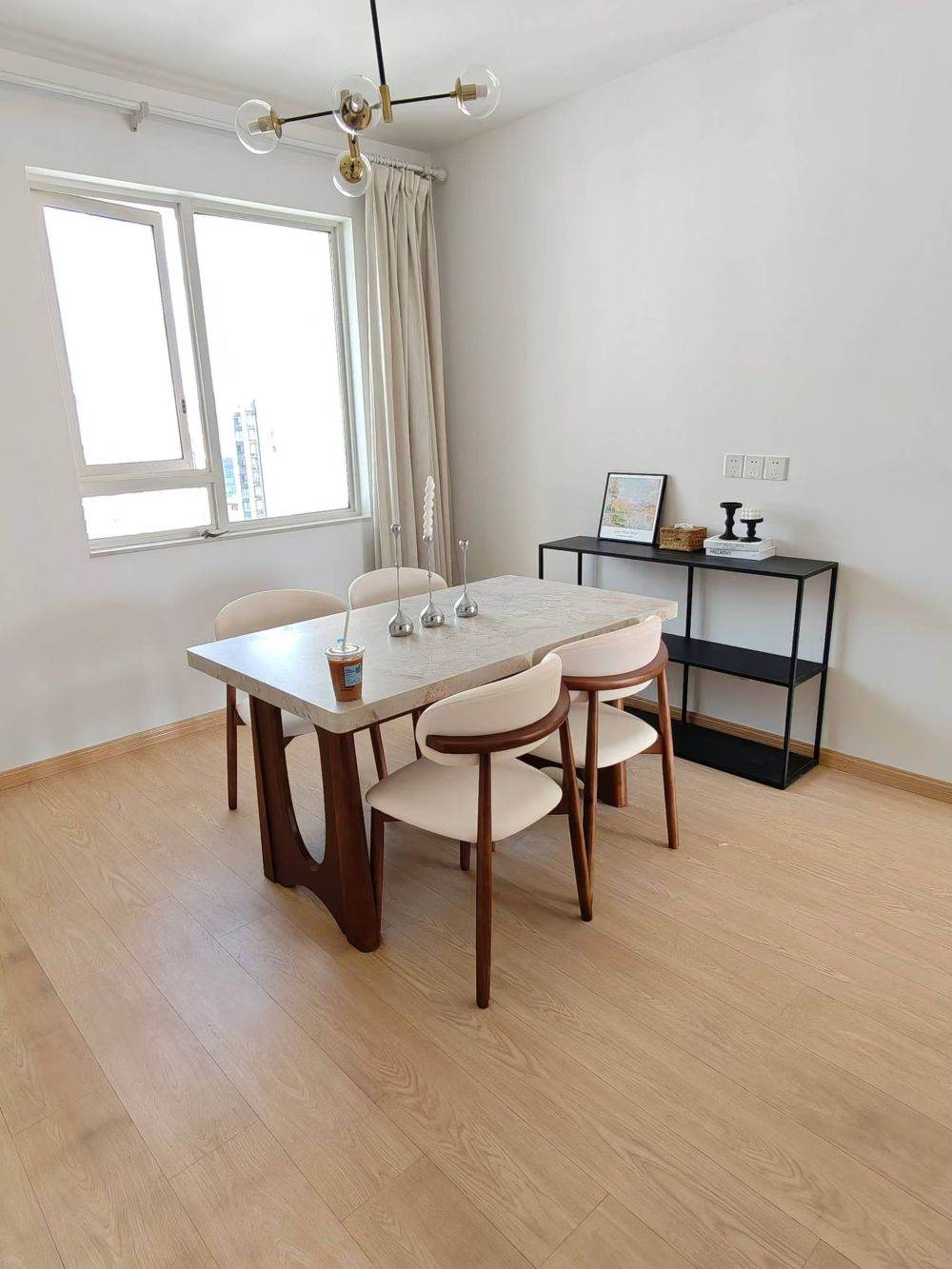 Housing image — Dining Area
