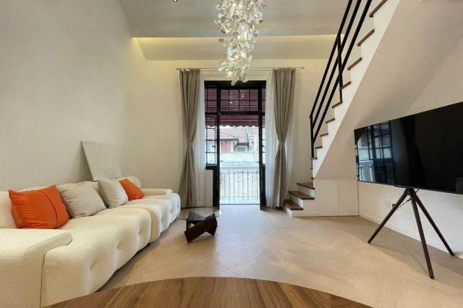 Spacious 1BR Apartment in Jing'an