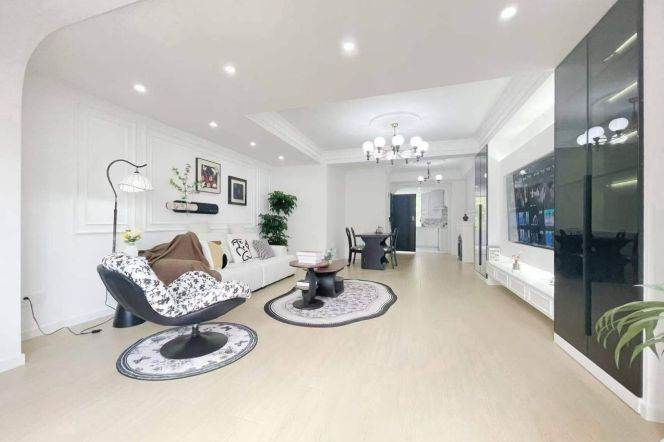 Spacious 2BR Apartment in Suzhou Creek North (L13)