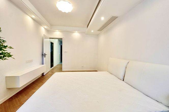1BR Apartment near Hongqiao Rd Metro (L3/L4/L10)