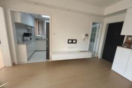 Short-Term High-Floor 1BR Apartment in Gubei (L2)