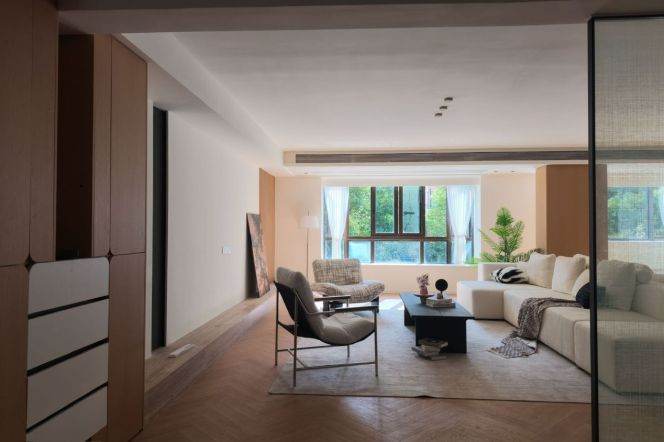 Spacious 3BR Apartment in Old Xuhui with Green View