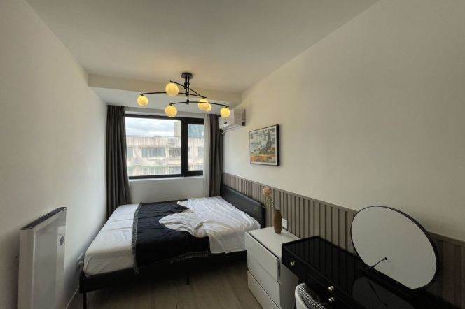1BR Apartment in Jing'an (L2/L7/L14)