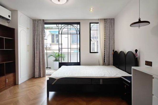 1BR Lane House in Old Xuhui (L13)