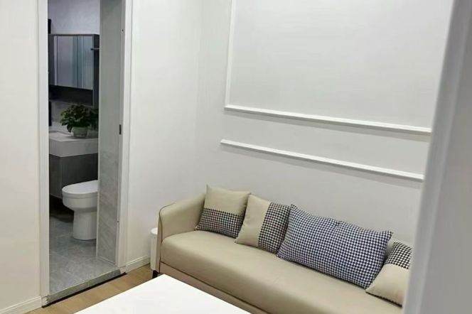 1BR Apartment in Gubei (L2)