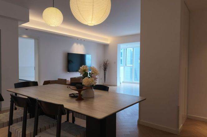 3BR Apartment near Xujiahui Metro with Floor-to-Ceiling Windows (L4)