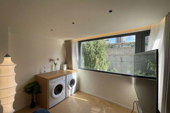 Spacious 1BR Apartment in Jing'an with Green View