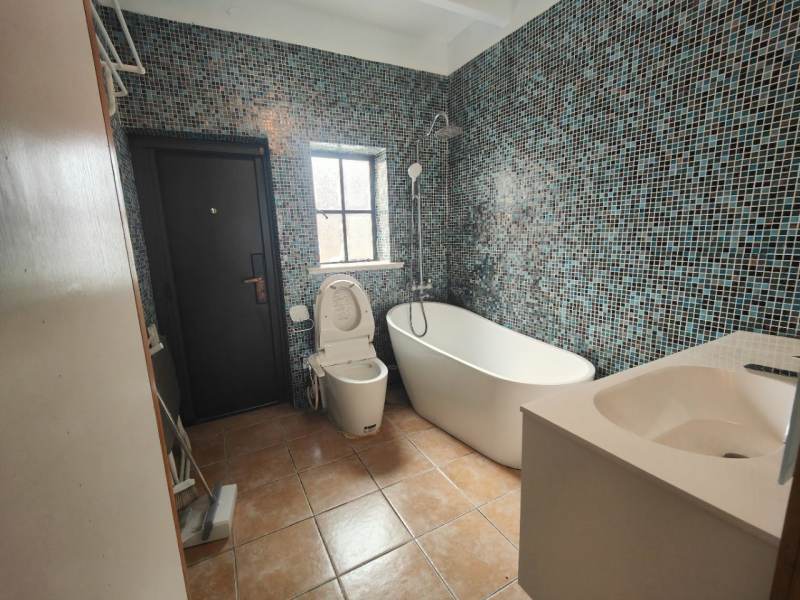 Housing image — Bathroom