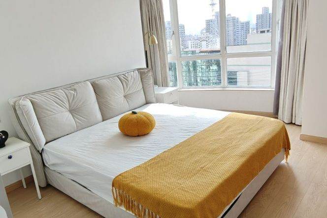 High-Floor Spacious 3BR Apartment in Xujiahui with Outstanding View
