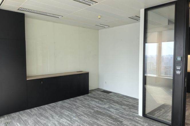 High-Floor Spacious Studio Office at Plaza 66